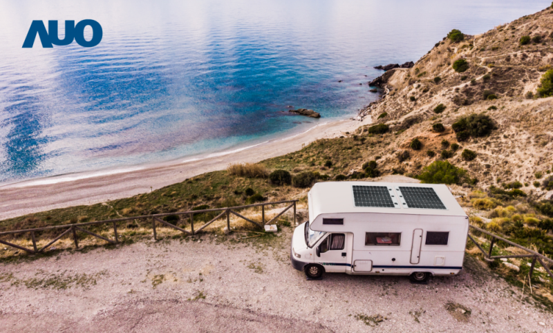 「可撓輕量化太陽光電板SunCurva」使用輕量特殊耐候型複合板取代傳統太陽能板的玻璃前板，不僅降低70%重量，每米平方僅3Kg；具有抗衝擊性能及通過電磁相容性測試，可應用於交通運輸工具，如露營車、遊艇等